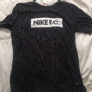 Black nike t